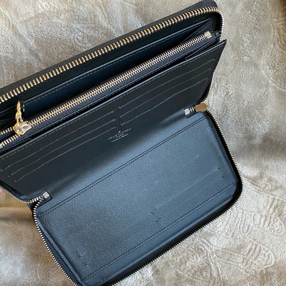 SOLD. Louis Vuitton large zippy organizer - Picture 7 of 10